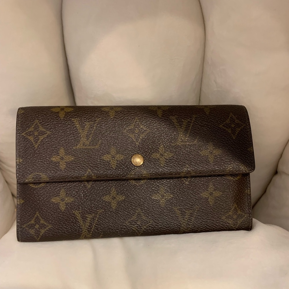 Authentic Louis Vuitton International Tri-fold Wallet